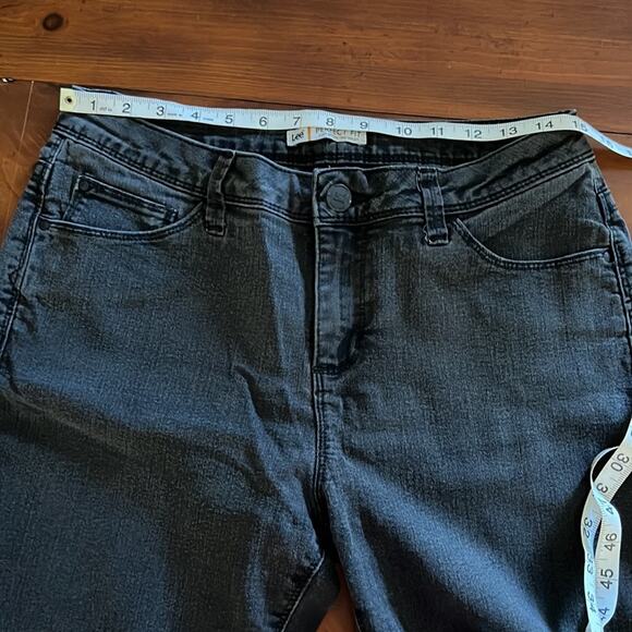 Lee Perfect Fit Black Straight Leg Jeans Woman Size 12M Soft Lightly Faded - Picture 7 of 10